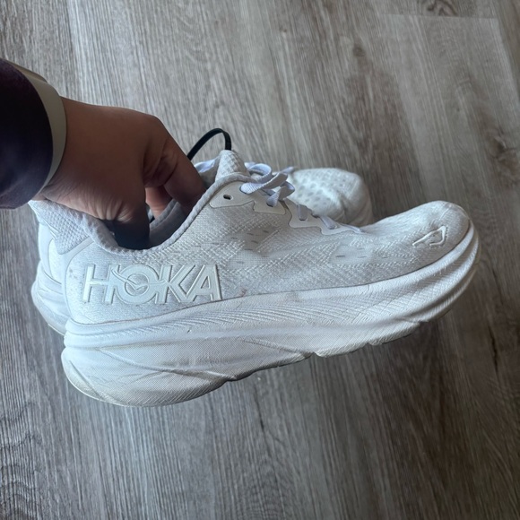 Hoka Clifton 9 size 9 in white - Picture 10 of 11